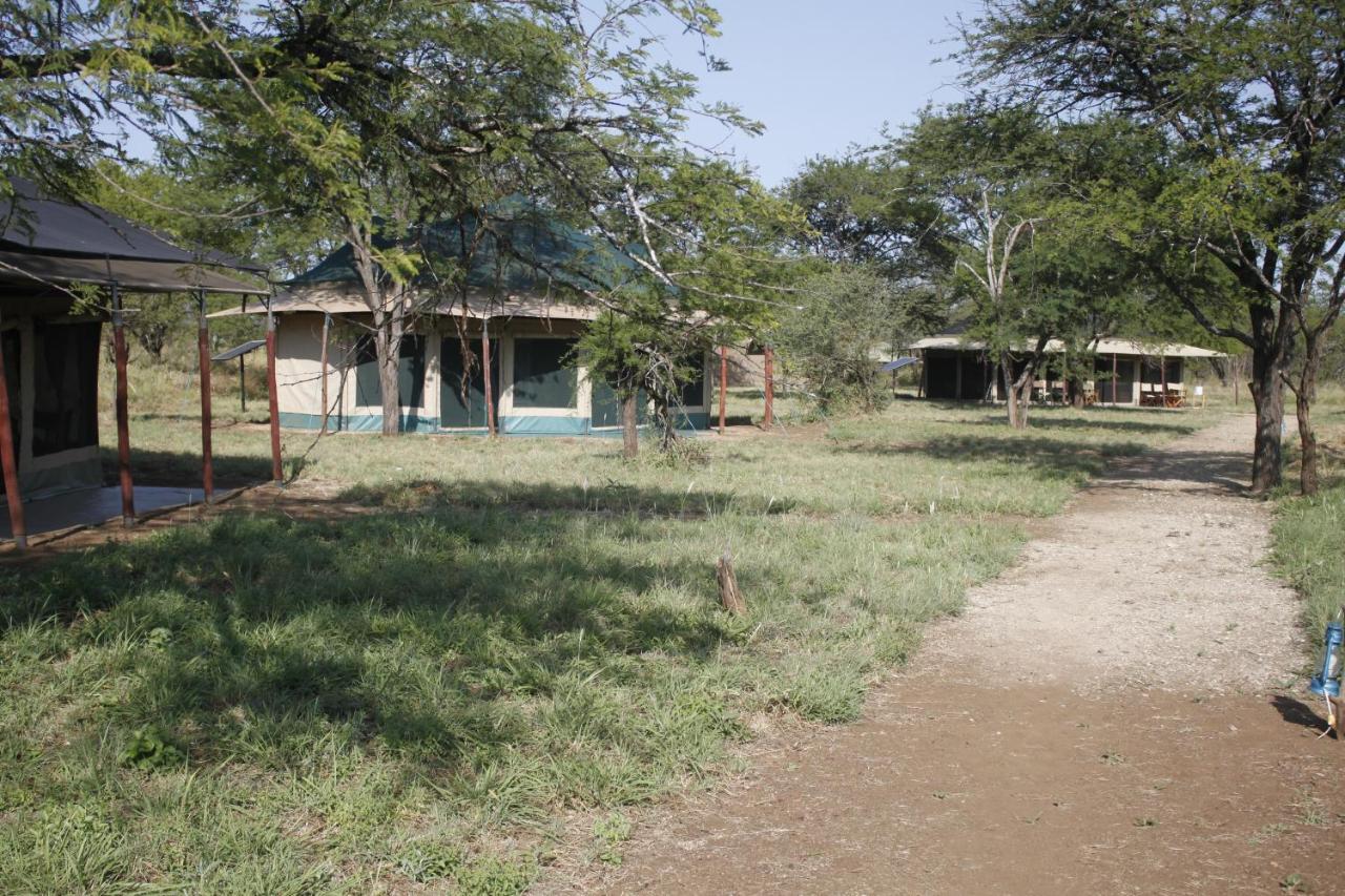 Osero Serengeti Luxury Tented Camp Banagi Екстериор снимка
