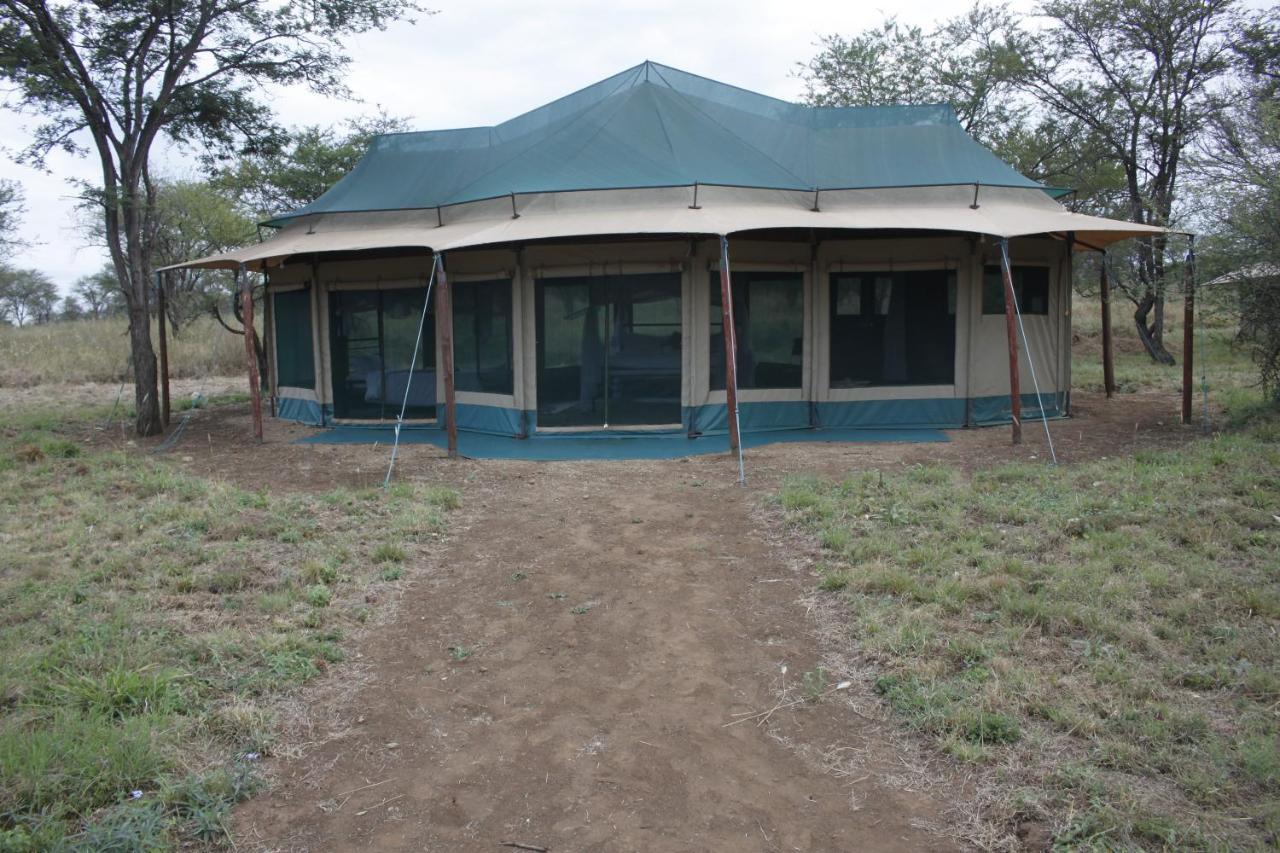 Osero Serengeti Luxury Tented Camp Banagi Екстериор снимка