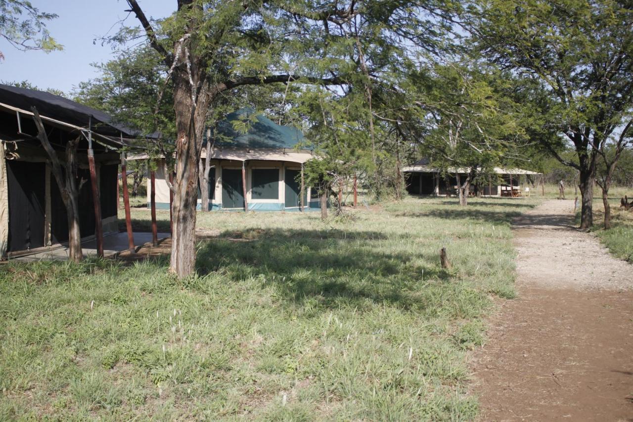 Osero Serengeti Luxury Tented Camp Banagi Екстериор снимка