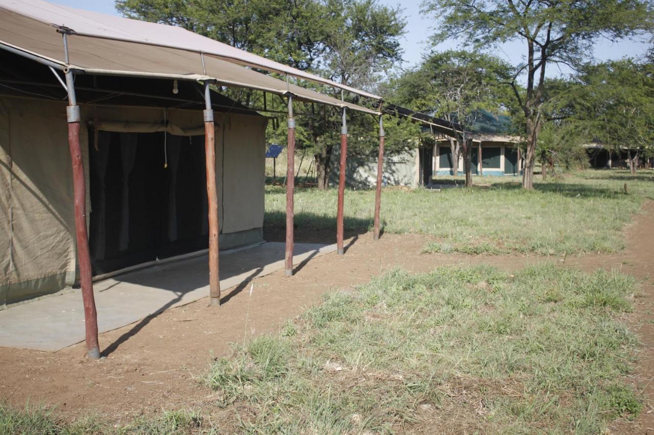 Osero Serengeti Luxury Tented Camp Banagi Екстериор снимка